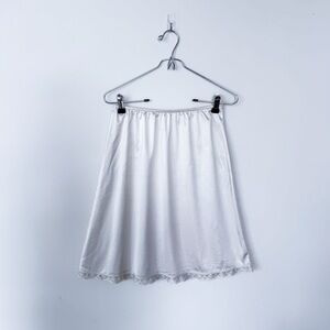 3/$20⚡️ Vintage Off White Cream Knee Length Slip Skirt Lace Trim Elastic Waist